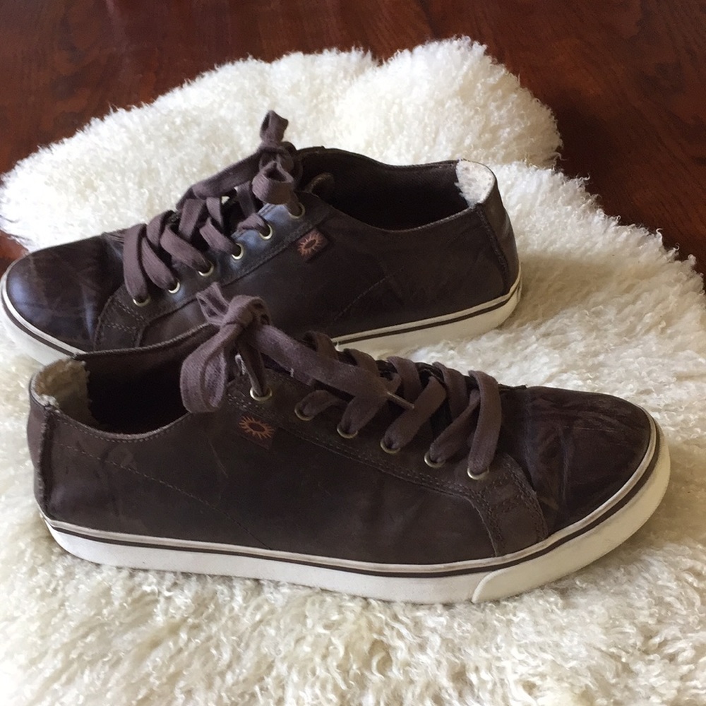 UGG Australia Roxford Bomber shoes - Picture 8 of 9